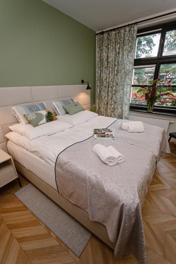 Hotel Dom W Starym Parku Biskupice  Zewnętrze zdjęcie