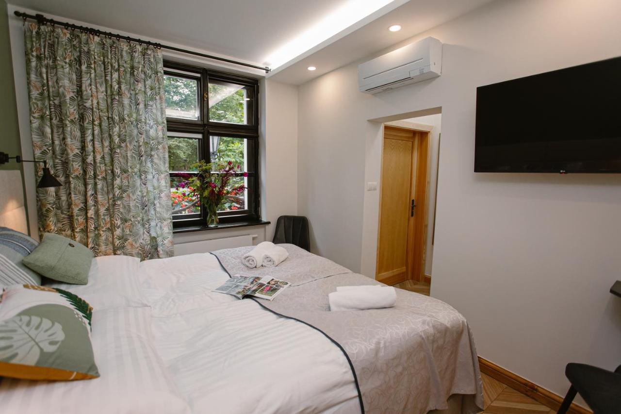 Hotel Dom W Starym Parku Biskupice  Zewnętrze zdjęcie