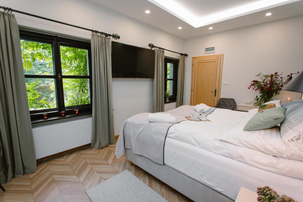 Hotel Dom W Starym Parku Biskupice  Zewnętrze zdjęcie