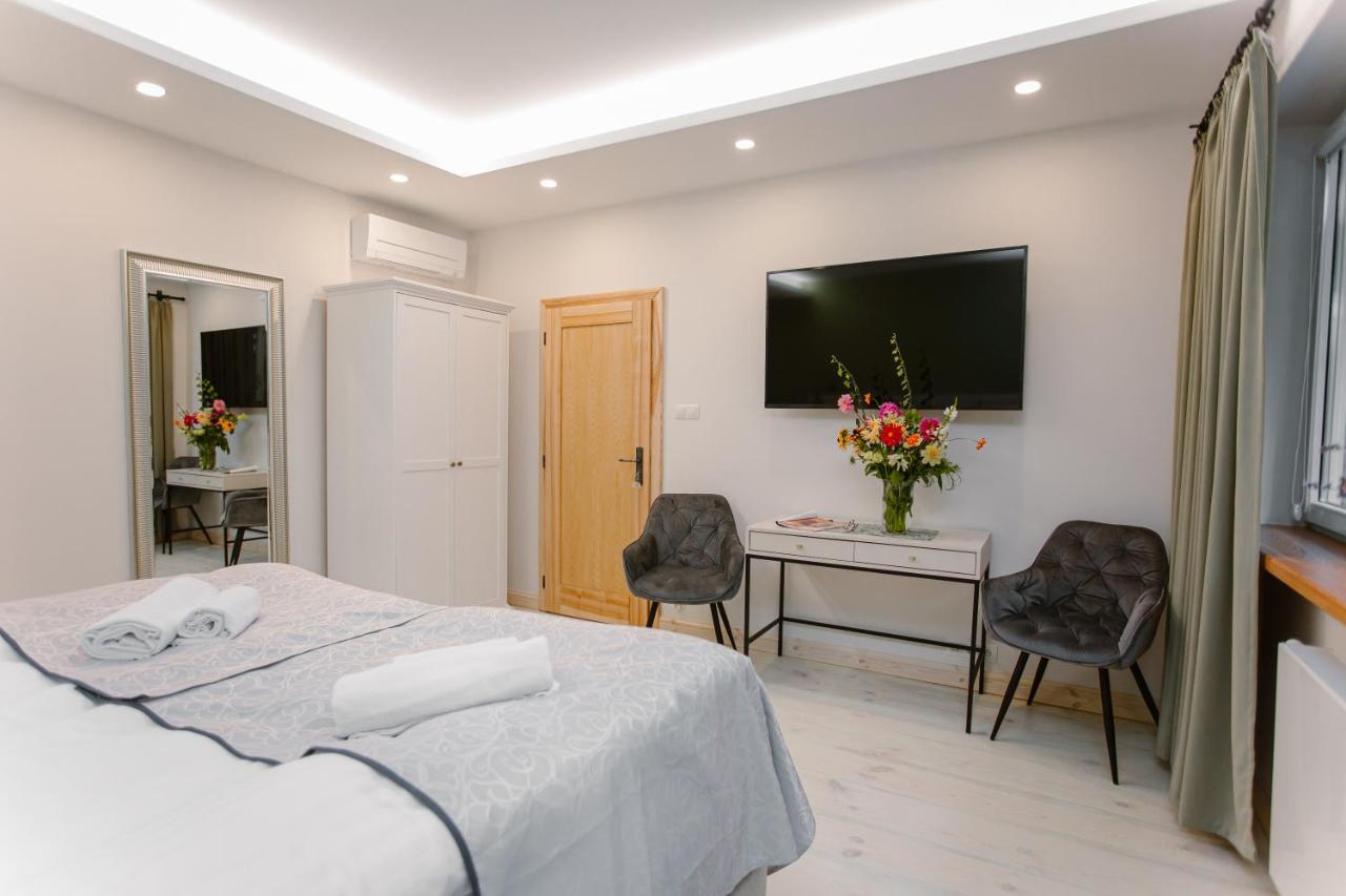 Hotel Dom W Starym Parku Biskupice  Zewnętrze zdjęcie