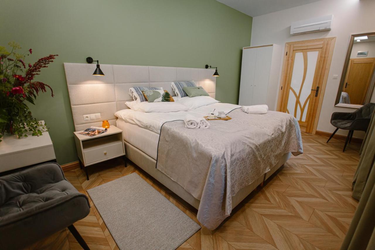 Hotel Dom W Starym Parku Biskupice  Zewnętrze zdjęcie